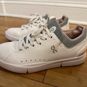 On - THE ROGER Advantage - Womens 7.5 White/Rose